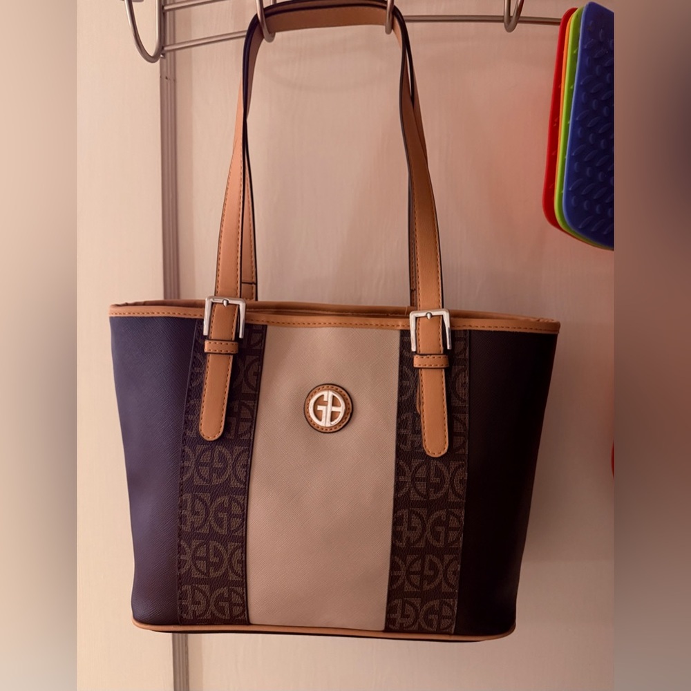 Giani Bernini Shoulder Bag Classic Look Like New